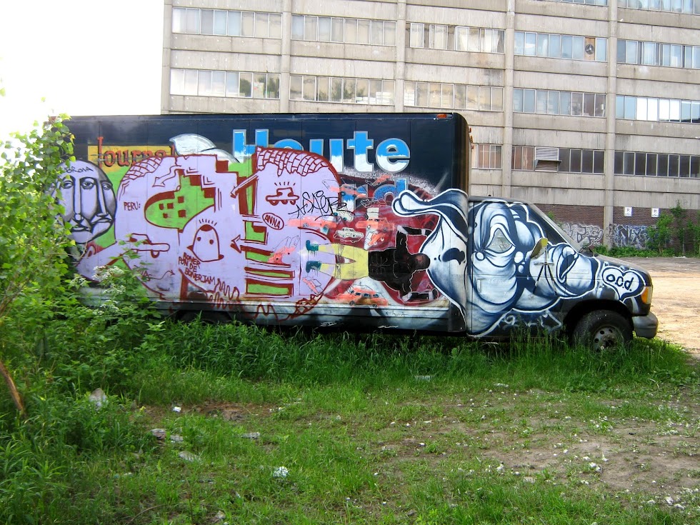 Montreal graffiti - Labrona, Gawd, Peru and friends - Mile-End garment district