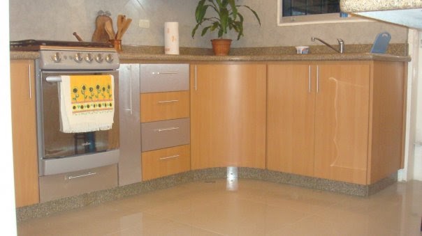 Inversiones gramiel m.j c.a**: cocina color haya con aluminio y ... Cocinas con tope de granito negro