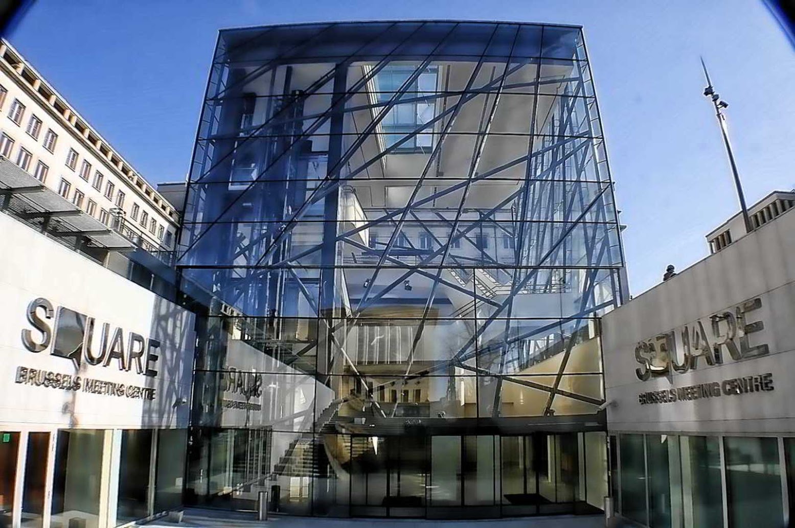 Città di Bruxelles, Belgio: [SQUARE BRUSSELS MEETING CENTER BY A2RC ARCHITECTS]