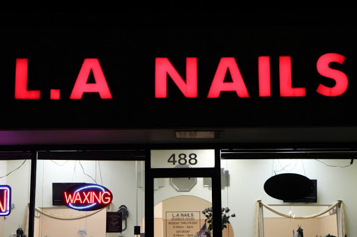 L.A Nails logo