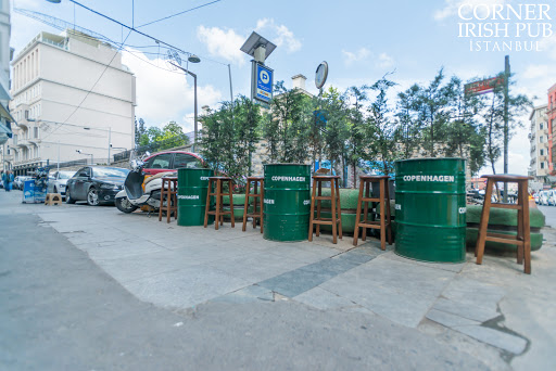 Corner Irish Pub