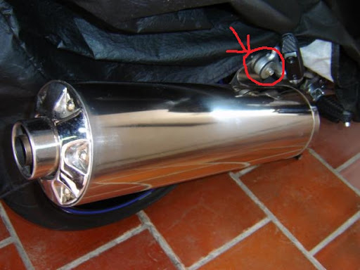 Borracha da pedaleira(suporte escape)- Bandit/GSX650F 1298309102_169080727_1-Fotos-de--ESCAPAMENTO-ORIGINAL-BANDIT-1250650-E-GSX-650