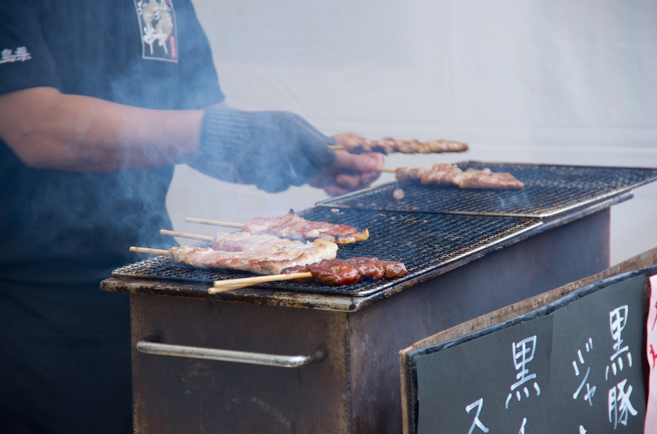 美味しそうな煙と臭いがたちこめます