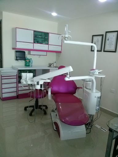 Ludent Clínica Dental Especializada, Calle 20-A 11, Pallas, 24140 Cd del Carmen, Camp., México, Dentista | NL