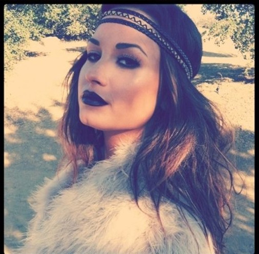 secreto revelados... - Página 13 Demi-Lovato-Unbroken-Twitter