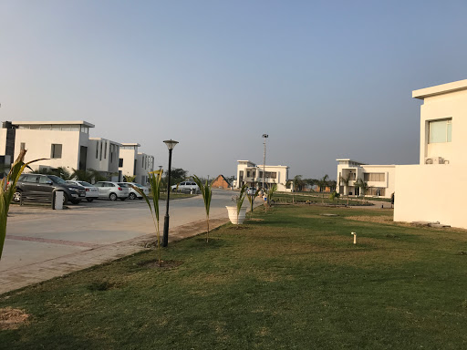Kings Villa, Bavla – Nalsarovar Road, Near Adroda Village, Bavla, Adroda, Gujarat 382220, India, Resort, state GJ