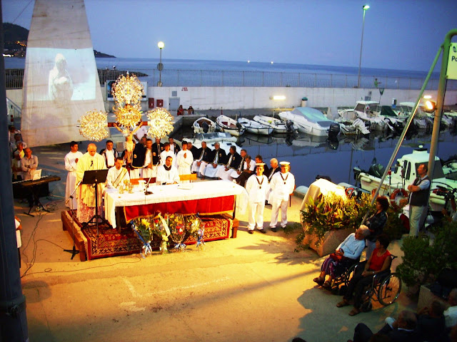 16 luglio - Messa sulla banchina del porto