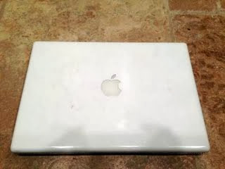 Apple MacBook 13" Intel Core Duo 1.83GHz, 2GB, 120 Gb Hard Drive, Wi-fi, Camera, Mac Os 10.6 Snow Leopard and Ilife