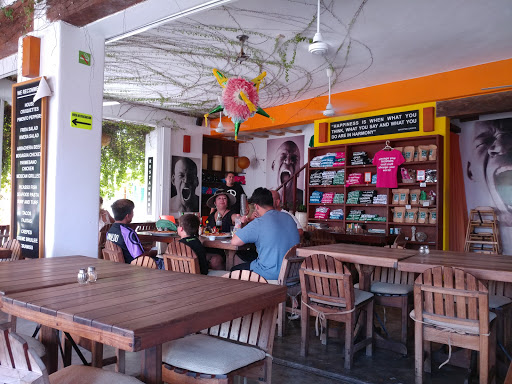 Café Mogagua, Av. Benito Juarez, Mz. 14 Lt. 12 Sm.1, 77400 Isla Mujeres, Q.R., México, Restaurantes o cafeterías | QROO