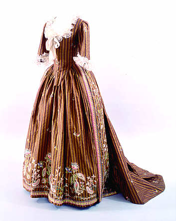 La robe à l'anglaise ( XVIIIè siècle) - Un Certain regard....