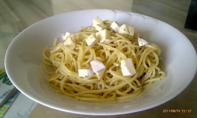 Spaghetti aglio e olio, czyli spaghetti z czosnkiem i oliwą przepis