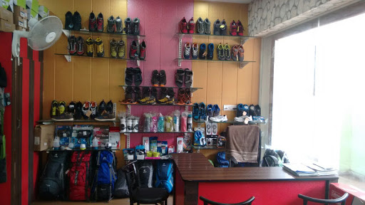 REAL ADVENTURE INDIA, Shop no. 6 & 7, Adhikari Complex, Hotel Sundaram canal road, green city,, Tikonia Link Rd, Thapa Colony, Haldwani, Uttarakhand 263139, India, Sports_Center, state UK