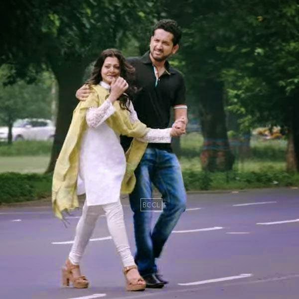 Koel Mallick and Parambrata Chatterjee in the still from movie Highway.