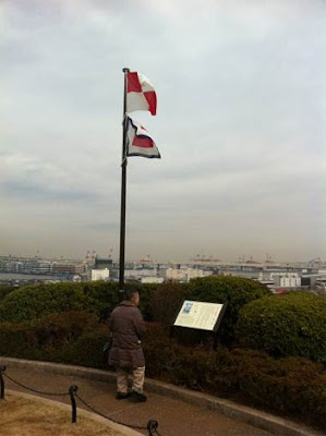横浜「港の見える丘公園」内に「コクリコ坂から」記念旗ジブリ初の公認ロケ地