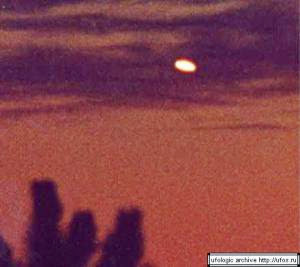 Family In Wisconsin Sees Elongated Metallic Object