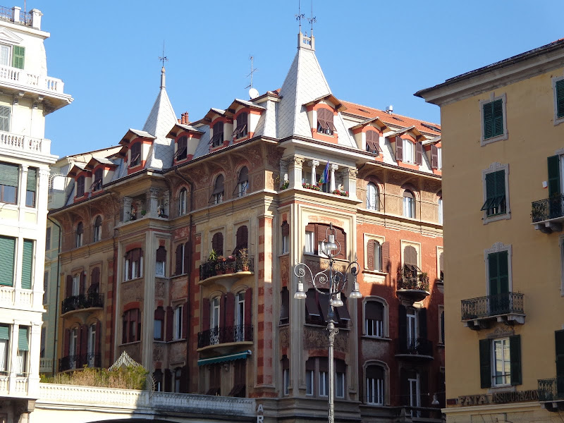 А включите-ка мне усилители качки! А подайте-ка белых пиджаков. Costa Paсifica февраль 13г