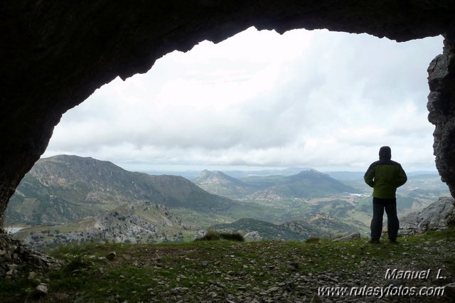 el blog de manuel: Cueva de las Dos Puertas desde el Puerto del Endrinal y  Puerto de Rotacapa