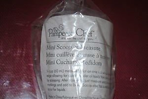  PAMPERED CHEF MINI SCOOP AND MEASURE # 2304