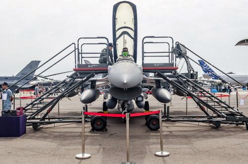 Tinhte.vn-[SGAS]-Lockheed-F16D-Block52+Top.