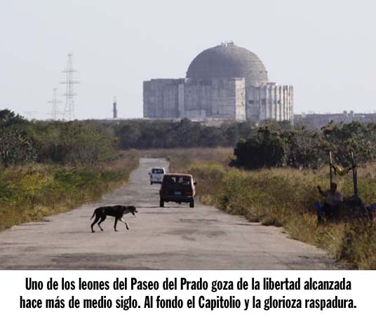 Que risa me dio esto, eso es la central nuclear que el cagastro construia en Cuba, una mole de concreto desperdiciado La-habana
