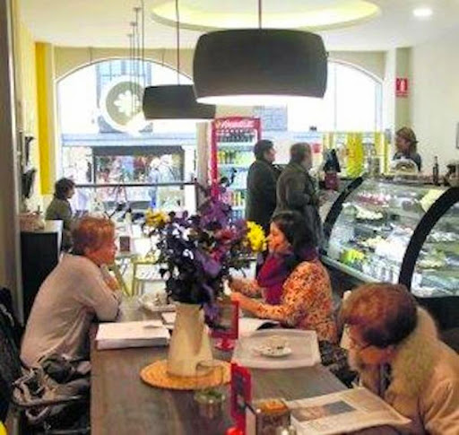 Dos de Azúcar Bakery