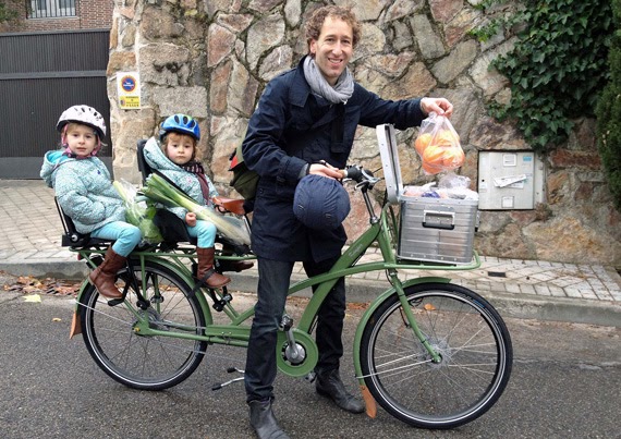 Acosado por la policia municipal por llevar a sus hijas al cole en bici |  en bici por madrid