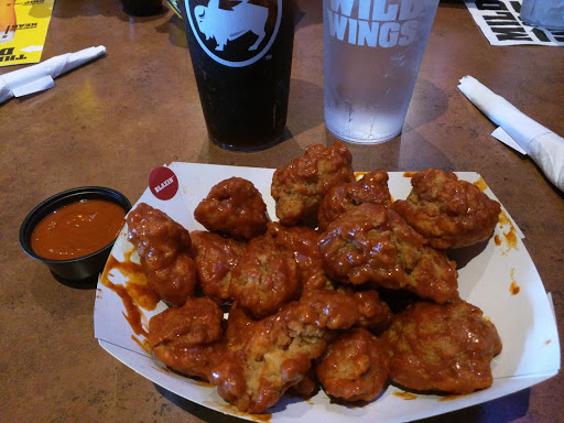 Chicken Wings Restaurant «Buffalo Wild Wings», reviews and photos, 476 Boston Turnpike, Shrewsbury, MA 01545, USA