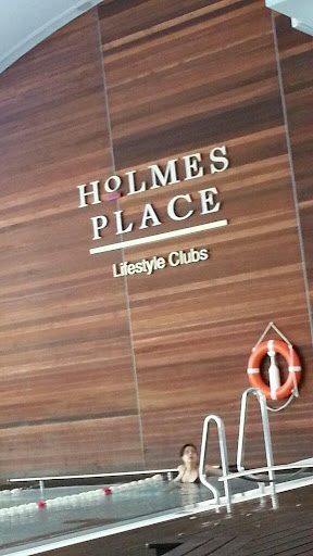 Holmes Place