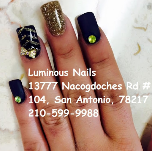 Luminous Nails logo