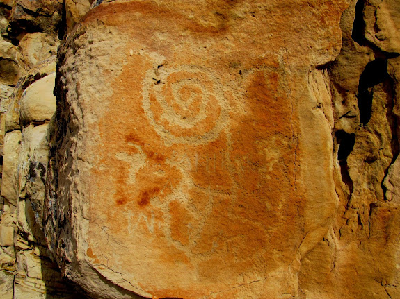 Petroglyph with strange inscription scratched across it (PAKURAR LAS ELLO A7 1912)