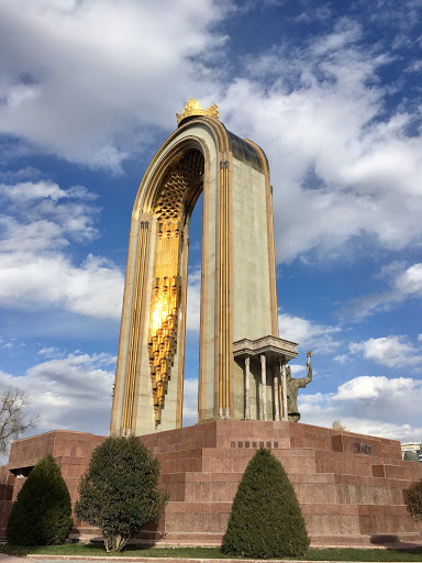 Памятник Исмоилу Сомони