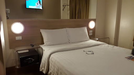 Red Planet Hotel Quezon City