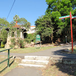 Cremorne Reserve has a number of entrances (258809)