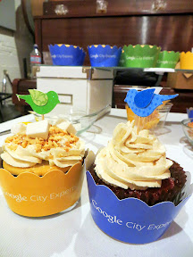 Cupcake decorating with Cupcake Jones at the Google Experts Portland kickoff event! My cupcakes of vanilla and red velvet, topped with vanilla. I couldn't resist the glitter sugar either. The left also has nuts and marshmallow.