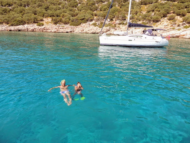 Costa Licia De Turquía. Vacaciones Entre Ruinas Y Mar Azul - Blogs de Turquia - Día de barco hacia Kekova y Simena. Ruinas sumergidas en el intenso azul del mar (2)