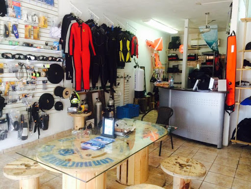 ME DIVE CENTER, Local 2, 10 Avenida Norte, Centro, 77710 Playa del Carmen, Q.R., México, Tienda de submarinismo | QROO