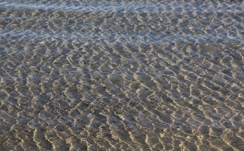 Reflets sur le sable.