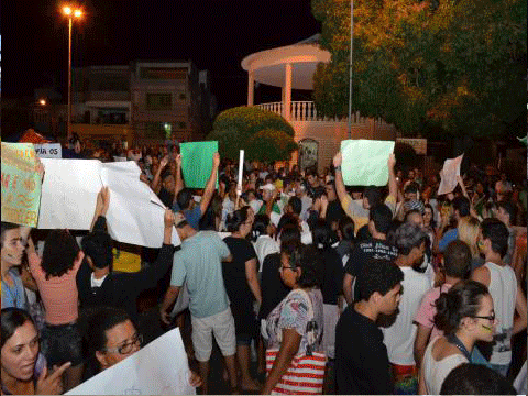 'Vem Pra Rua Jacobina': Manifestação reúne cerca de 2,5 mil pessoas no centro, segundo cálculo de PMs e GMs