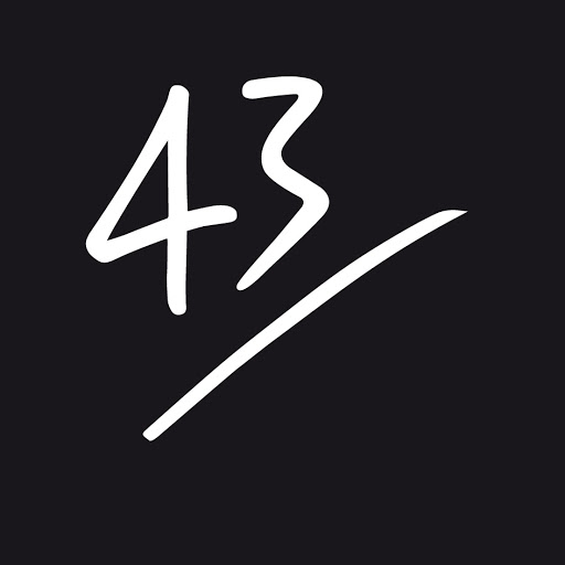43einhalb sneaker store FFM logo