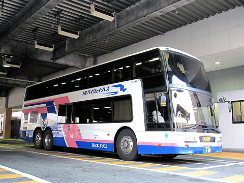 西日本JRバス「東海道昼特急大阪6号」　744-3901　大阪駅桜橋口にて