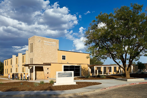 Biggest college. Колледж Говарда. Биг спринг. Спринг Техас. Spring Texas США.