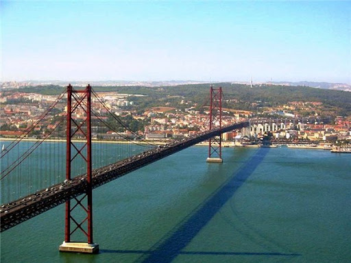 Мост 25 апреля Лиссабон фото
