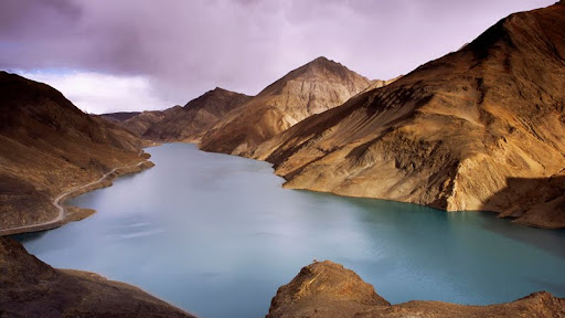 Lake Yamdrok-Tso, Tibet.jpg