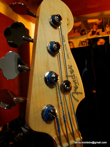 Fender Precision Bass USA 2009 + case + acessórios DSC06910