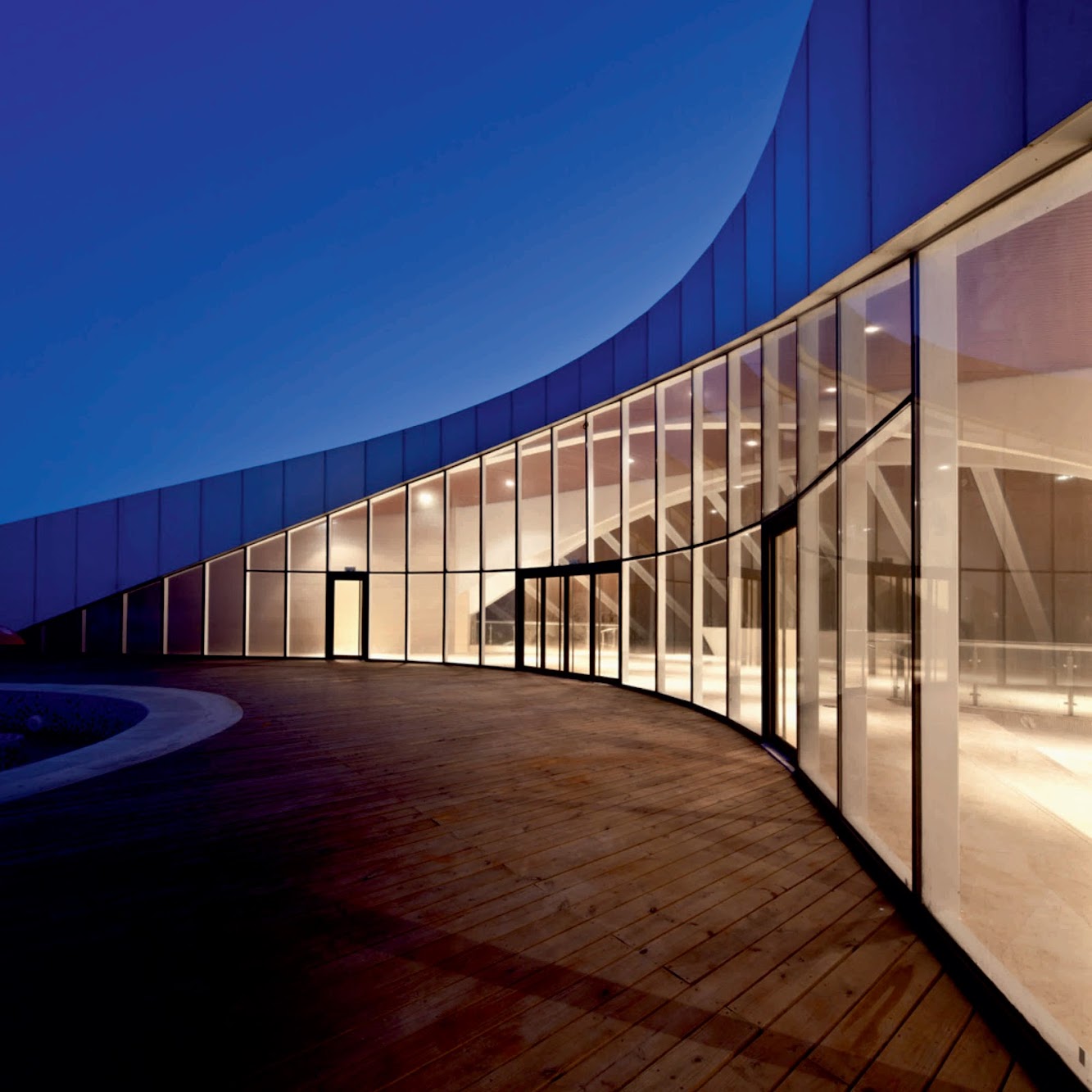 Rizhao, Sciantung, Cina: Lanqiao Clubhouse by Hhd_Fun Architects