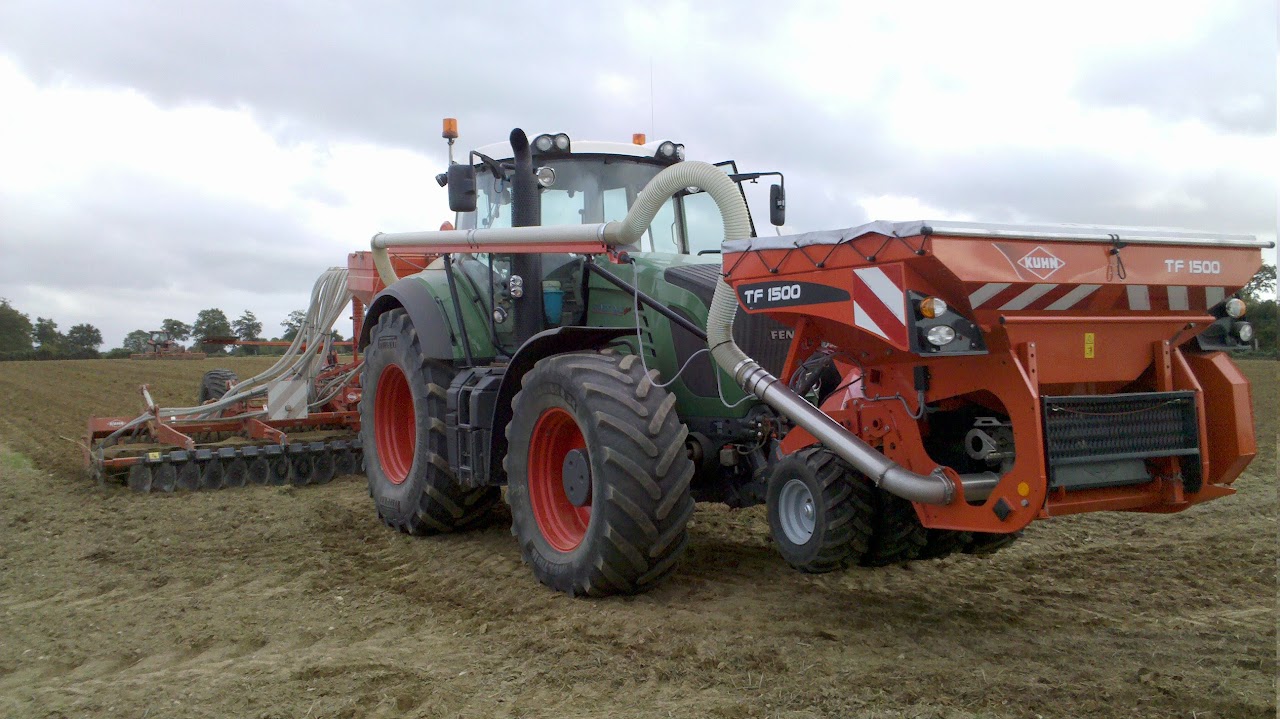 Phare xénon ou kit de transformation sur tracteur 2011-09-06_19-36-49_233_Bouvron