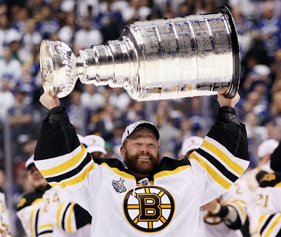 Tim Thomas holding the Stanley Cup