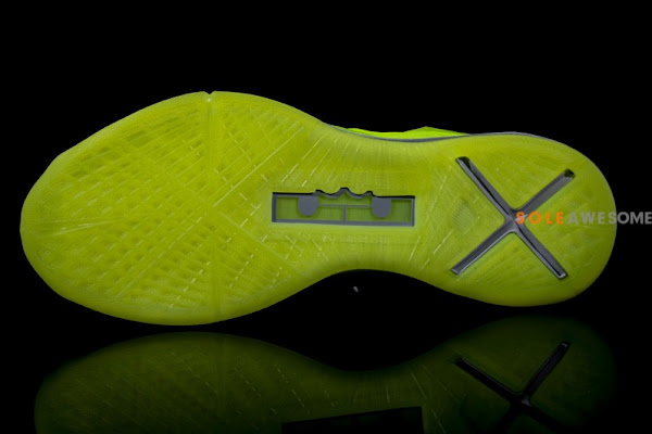 Finally a Decent Look at Nike LeBron X Volt Dunkman
