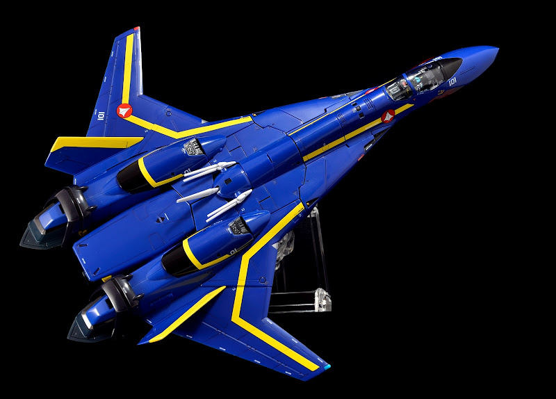 VF-19S_fighter_03.JPG
