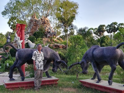 Photos of Oknha Klaeng Meung Shrine